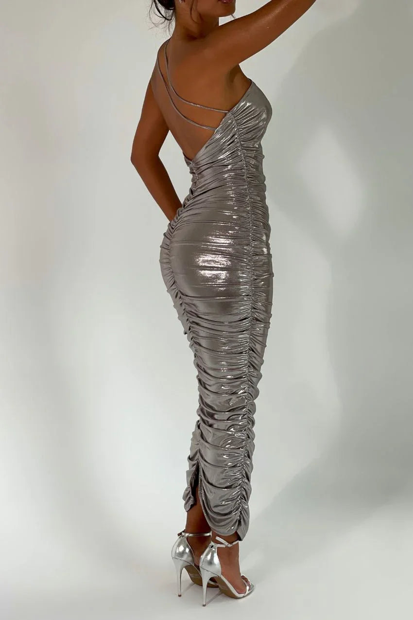 Vestido Metálico Prata Giorgia – Estilo marcante e confortável