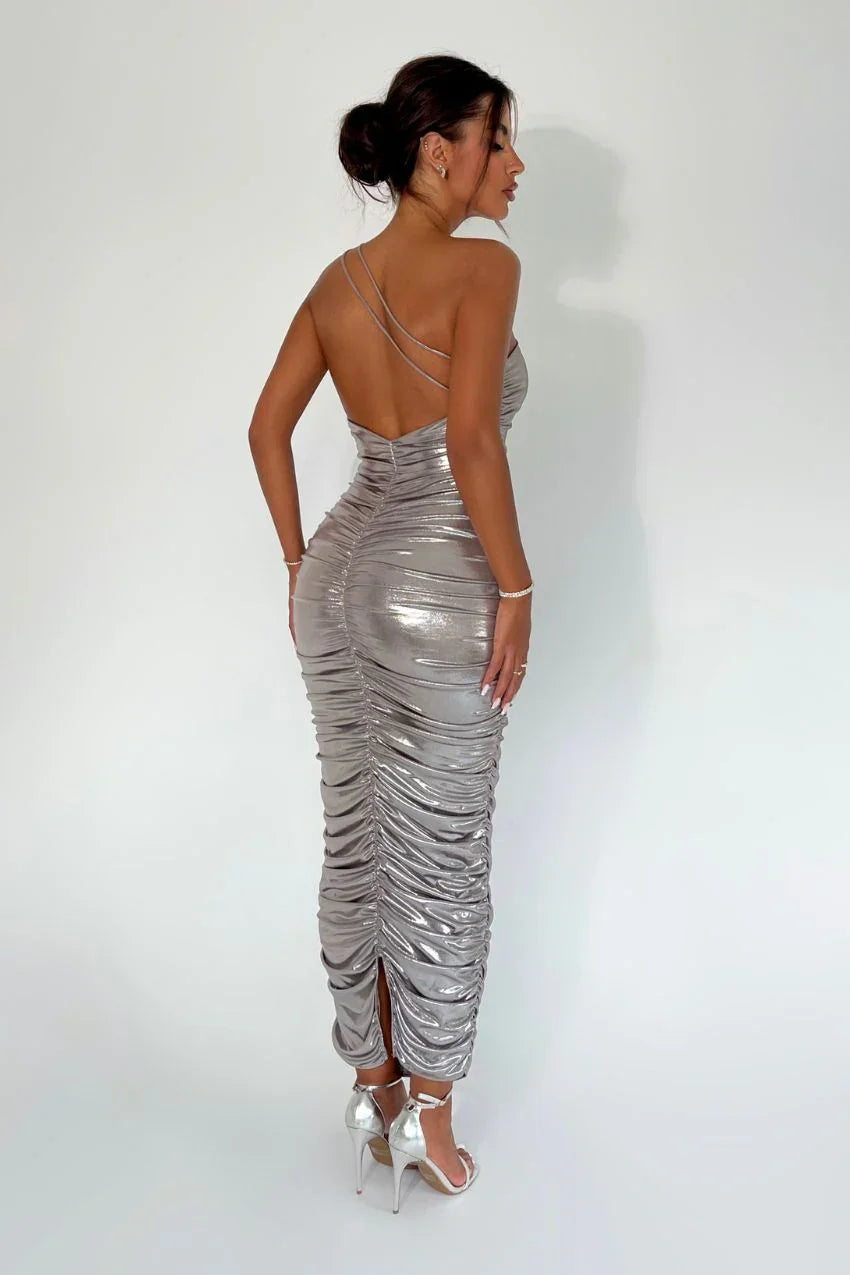 Vestido Metálico Prata Giorgia – Estilo marcante e confortável