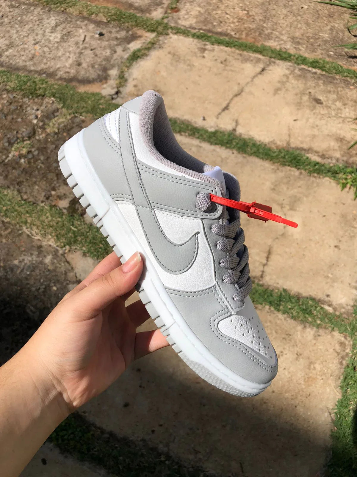 SB Dunk Low Blanco Gris Neutro