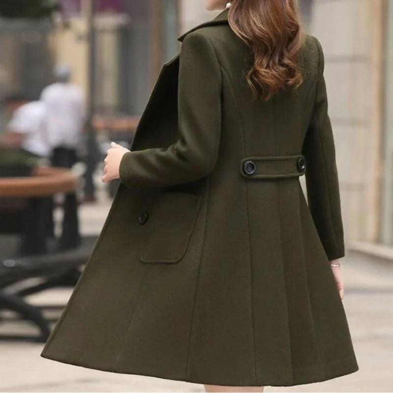 Sobretudo Allie – Charme e leveza em um só look