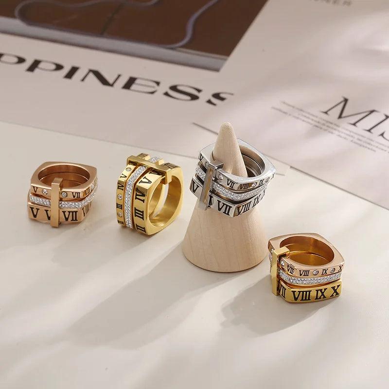 Anel Triplo Romano Quadrado com Cristais Banhado a Ouro 18k - Sundian