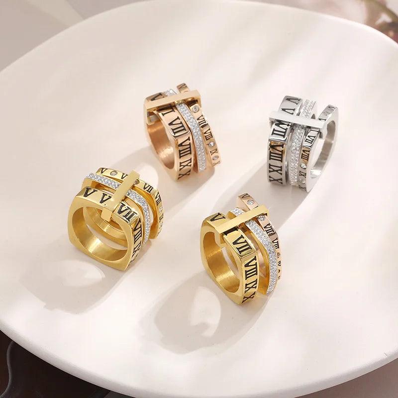 Anel Triplo Romano Quadrado com Cristais Banhado a Ouro 18k - Sundian