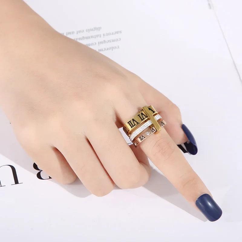 Anel Triplo Romano Quadrado com Cristais Banhado a Ouro 18k - Sundian