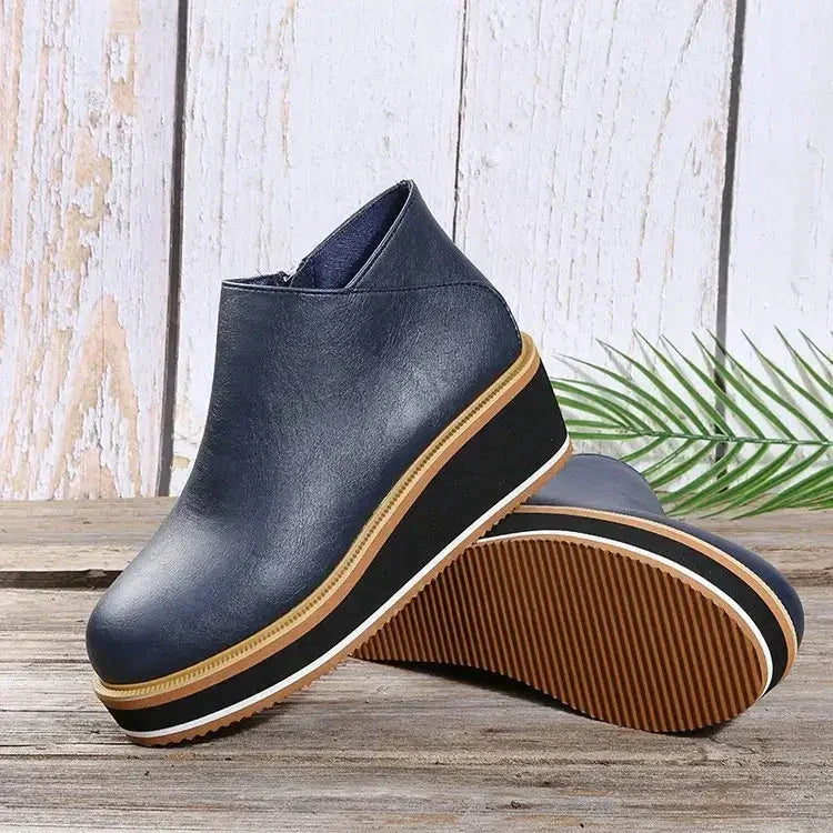 Bota Feminina Cano Curto Anabela – Charme e leveza em um só look