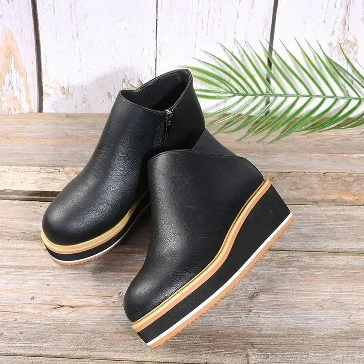 Bota Feminina Cano Curto Anabela – Charme e leveza em um só look