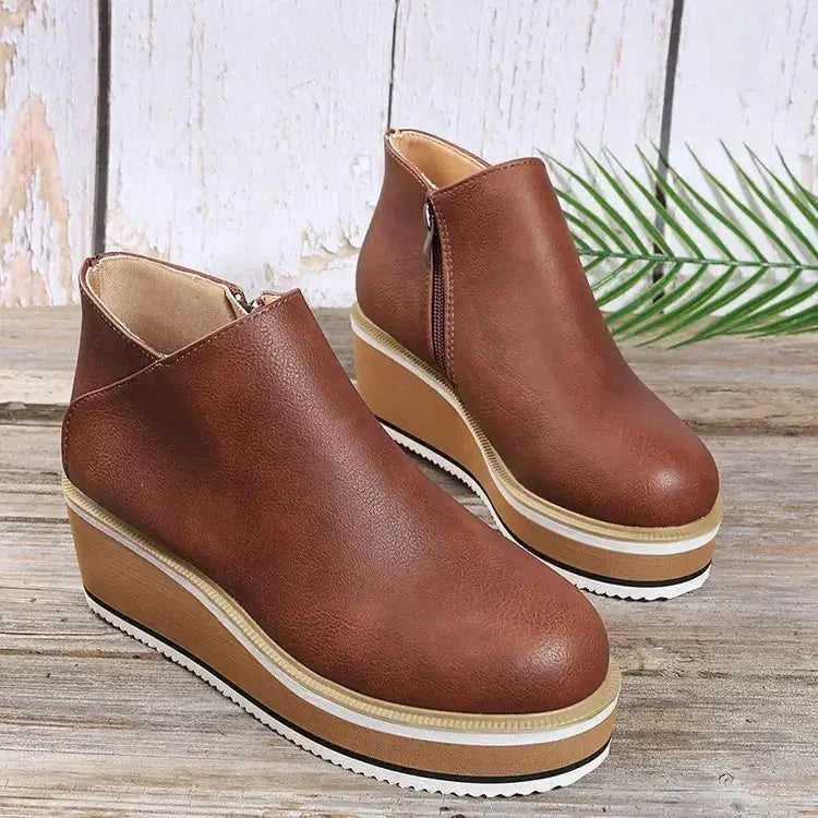 Bota Feminina Cano Curto Anabela – Charme e leveza em um só look