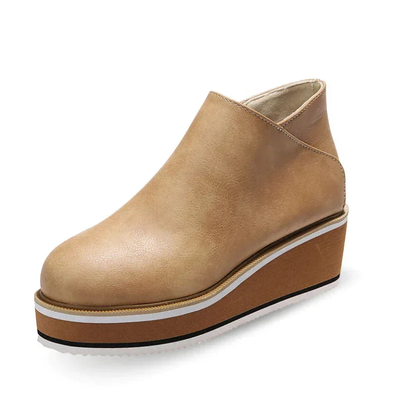 Bota Feminina Cano Curto Anabela – Charme e leveza em um só look