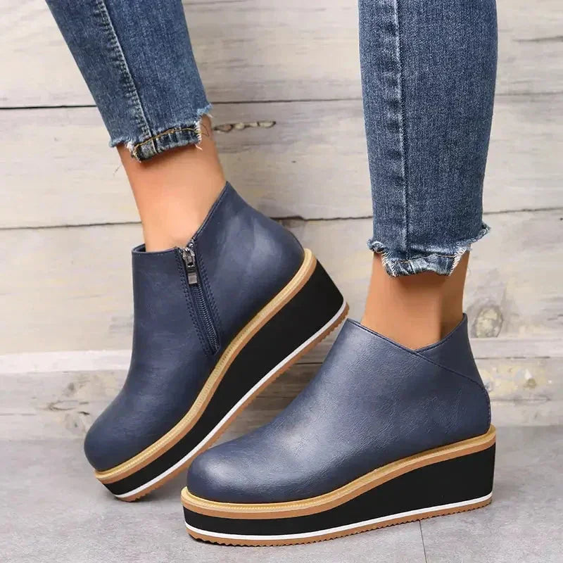Bota Feminina Cano Curto Anabela – Charme e leveza em um só look