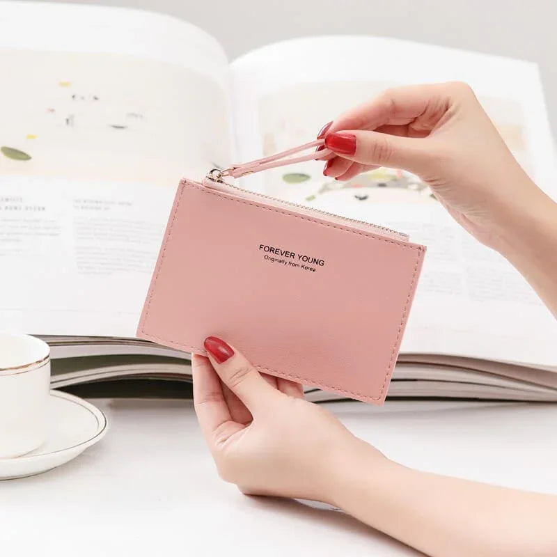 Small Women's Wallet with Zipper – Modern design with a classic touch