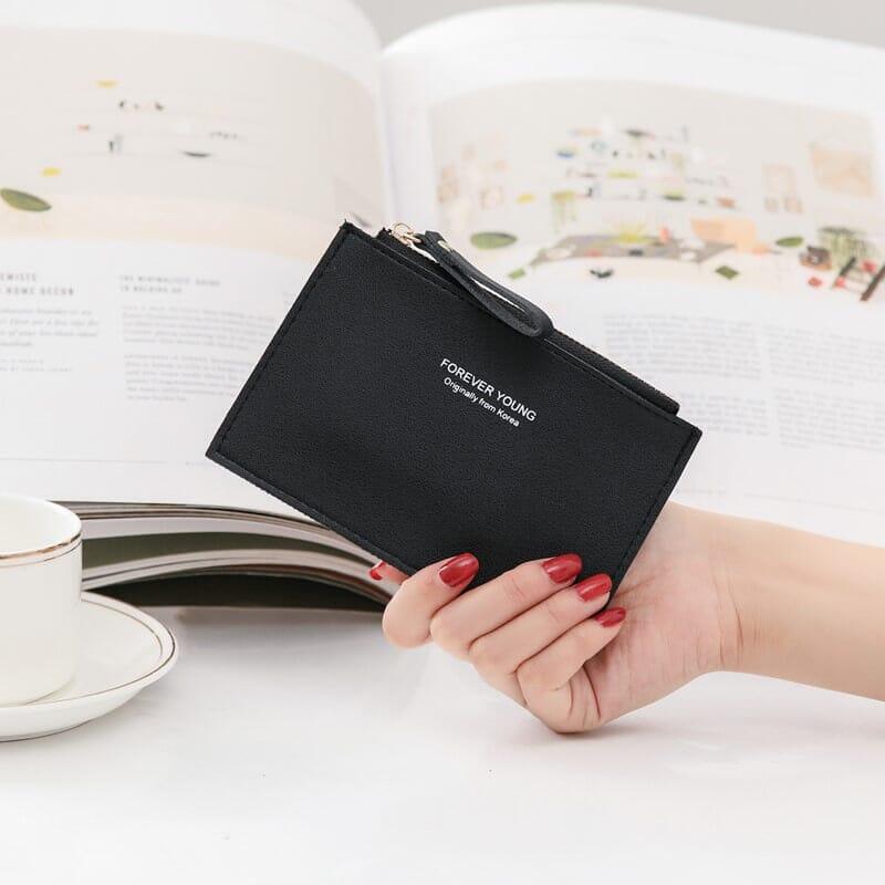 Small Women's Wallet with Zipper – Modern design with a classic touch