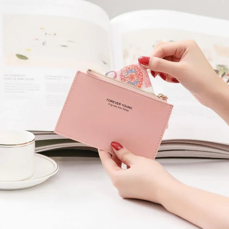 Small Women's Wallet with Zipper – Modern design with a classic touch