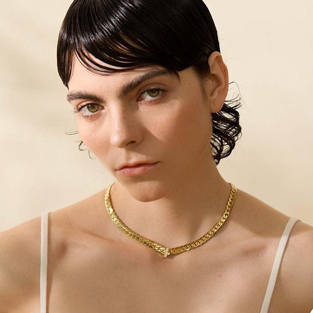 Colar com Detalhe em Barra de Zircônia Banhado a Ouro 18k - Sundian - Sundian