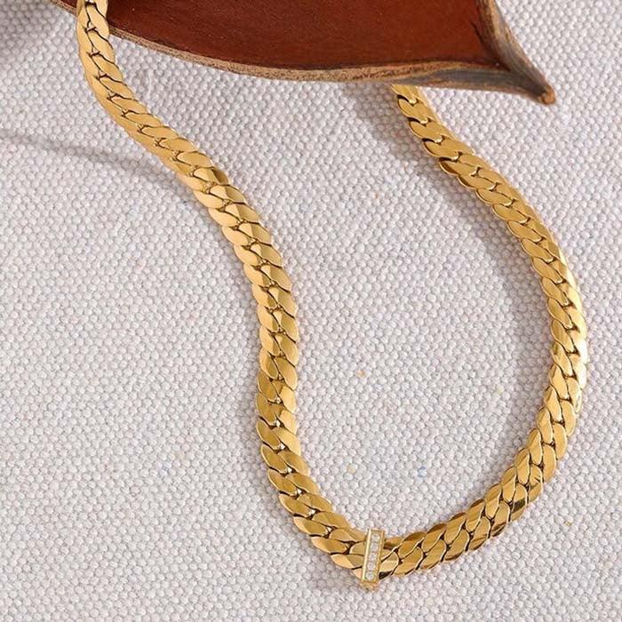 Colar com Detalhe em Barra de Zircônia Banhado a Ouro 18k - Sundian - Sundian