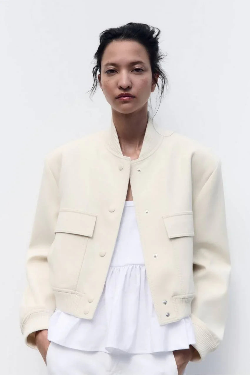 Jaqueta Casaco Feminino Bomber – Charme e leveza em um só look