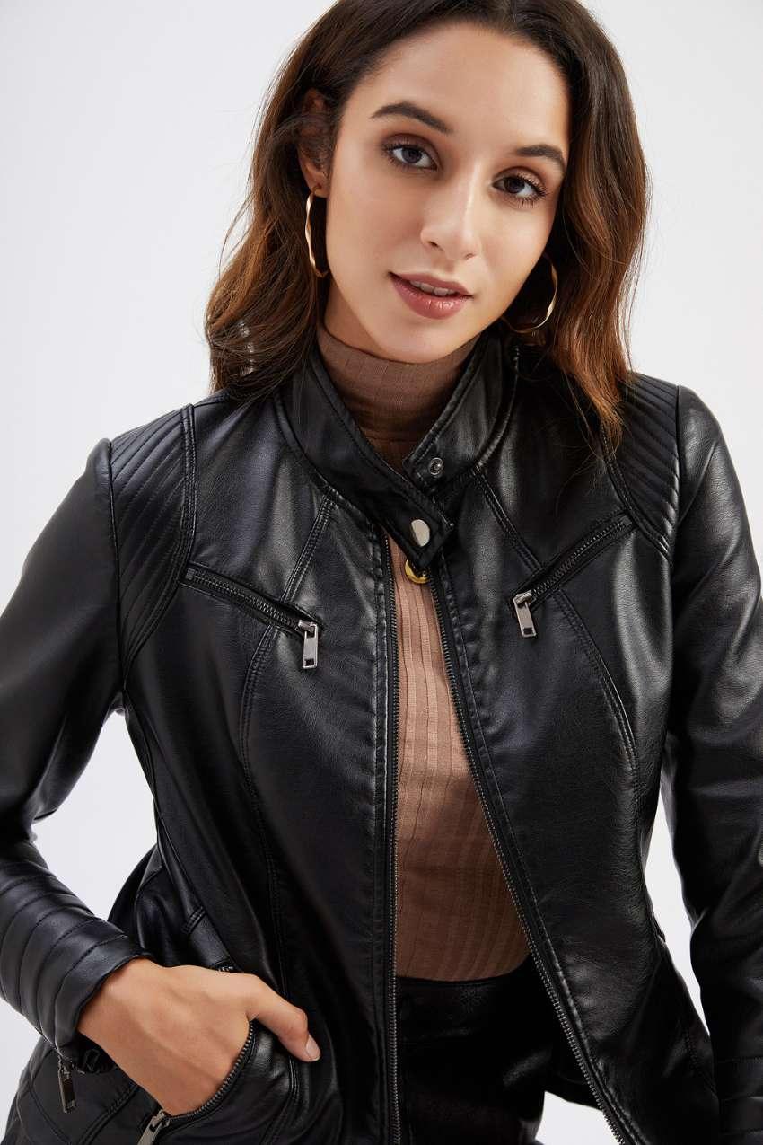 Jaqueta Feminina Preta Motociclista – Charme e leveza em um só look