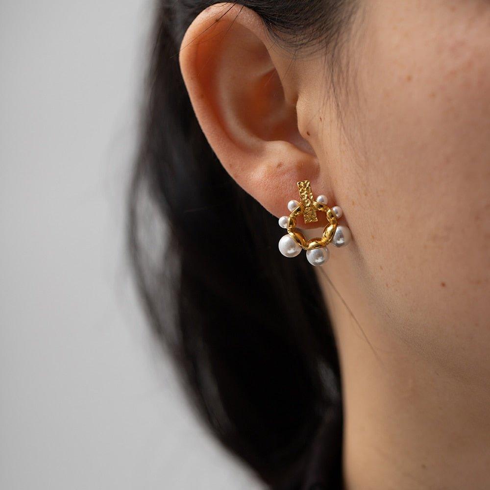 Brinco Redondo com Pérolas Banhado a Ouro 18k - Sundian - Sundian