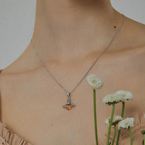 Collar de abeja con circonitas en plata de ley 925