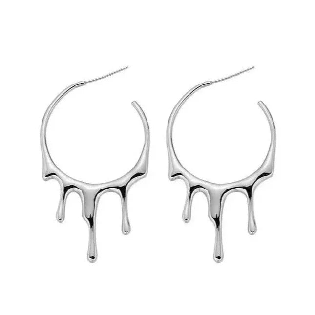 Par de pendientes de plata líquida
