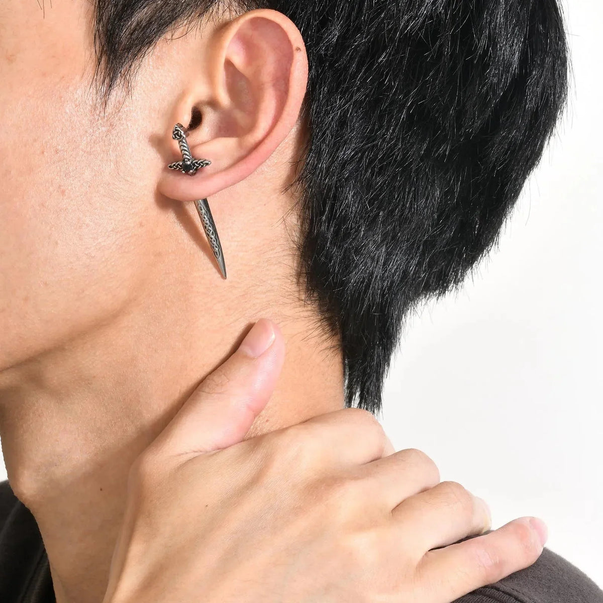 Par de pendientes de espada de acero inoxidable