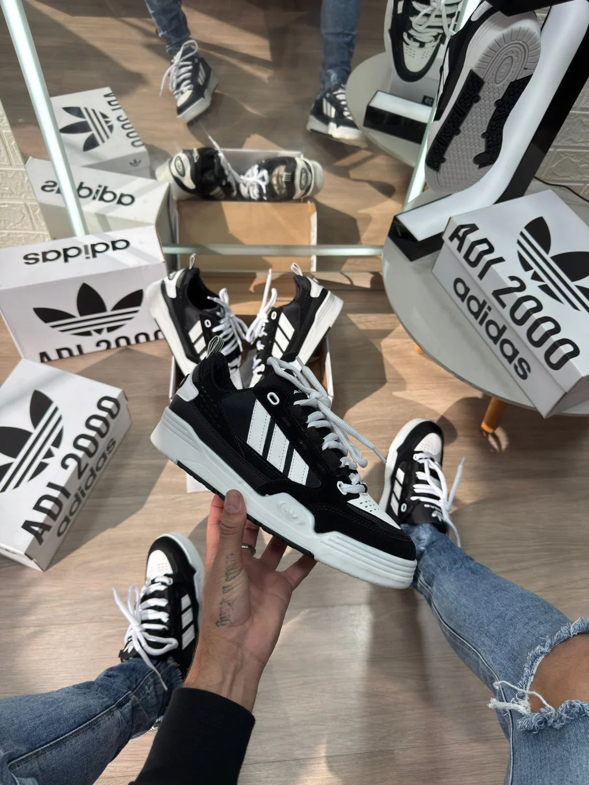 Adidas 2000 Premium Branco e Preto - Sundian