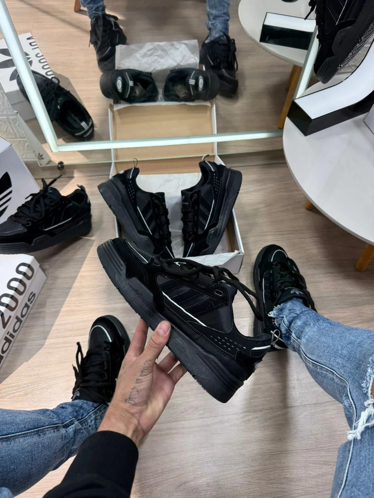Adidas 2000 Premium Preto e Branco - Sundian