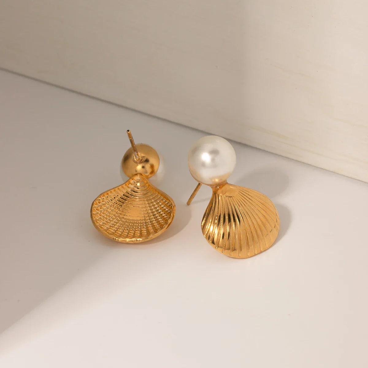 Brinco Concha com Pérola de Água Doce - Sundian - Sundian