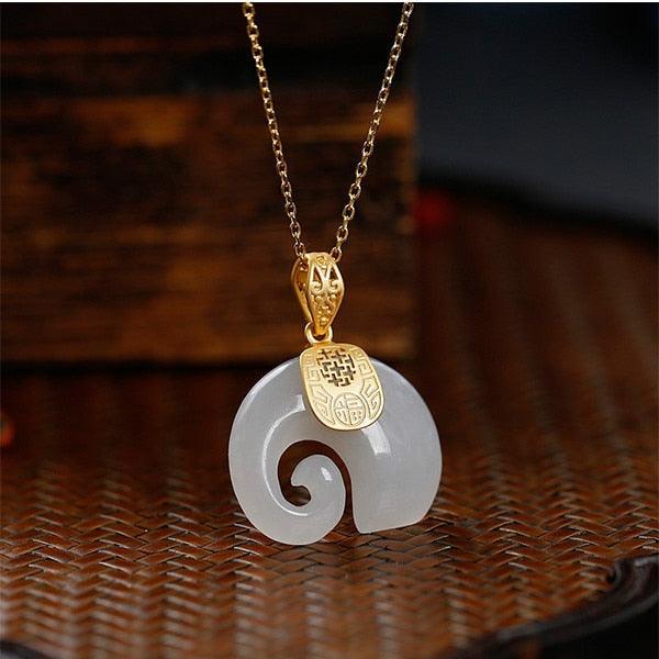 Collar de jade bañado en oro de 18 quilates - Elefante de jade