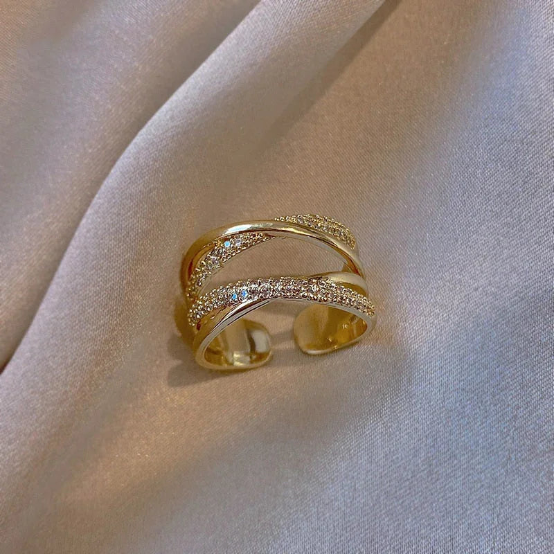 Anel Camelia com Cristais e Banhado 18K - Sundian