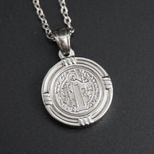 Cadena colgante de San Benito - Bañado en oro o plata