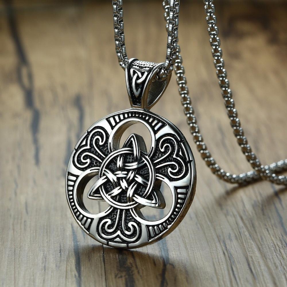 Cadena con dije de acero inoxidable - Triquetra