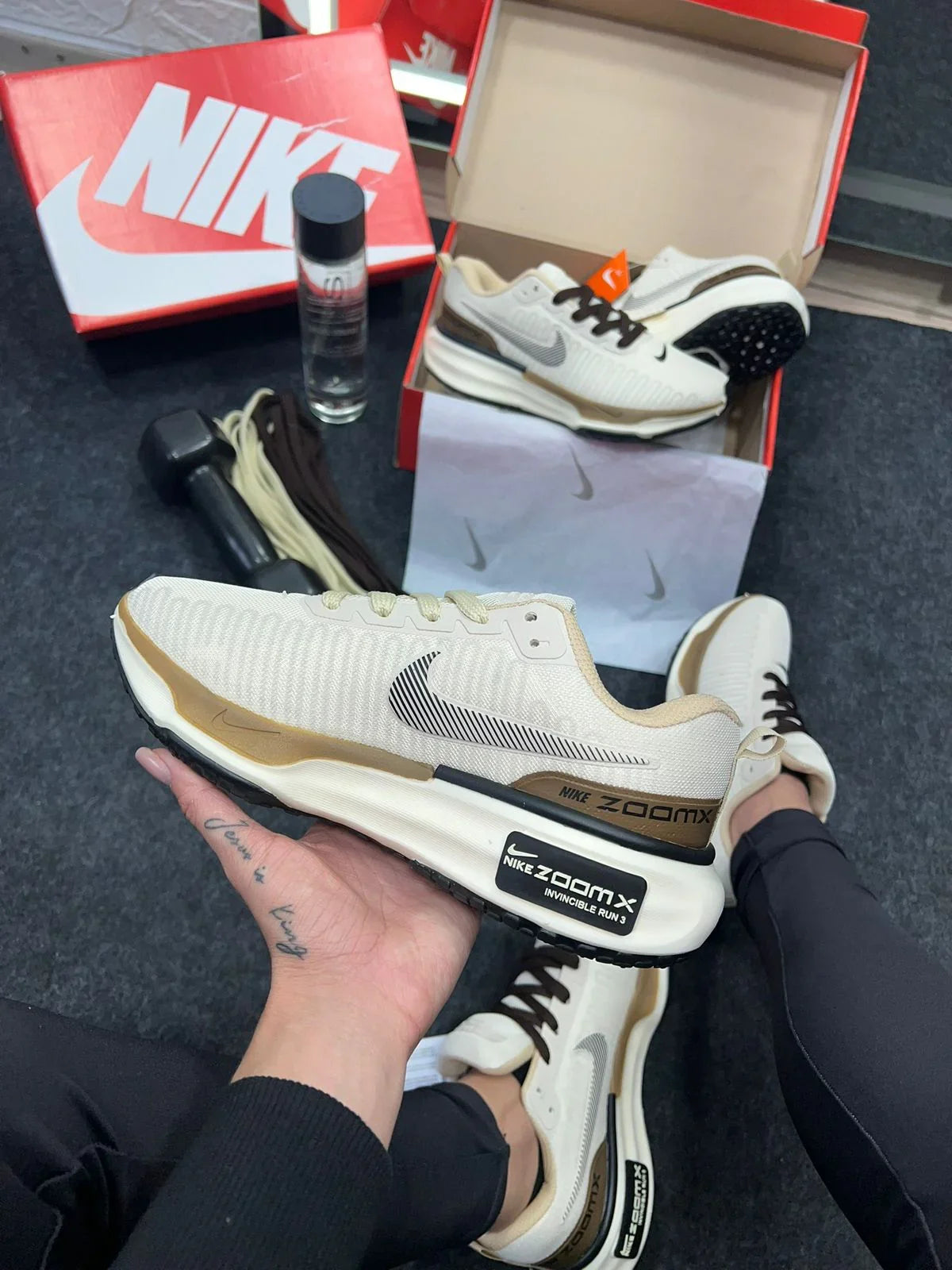 Nike Air Max Zoom X Invincible Run 3 Marrom Bege 