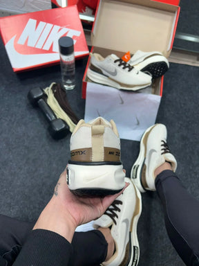 Nike Air Max Zoom X Invincible Run 3 Marrom Bege 