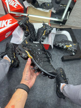 Nike Vapor Max Plus Negro y Dorado 