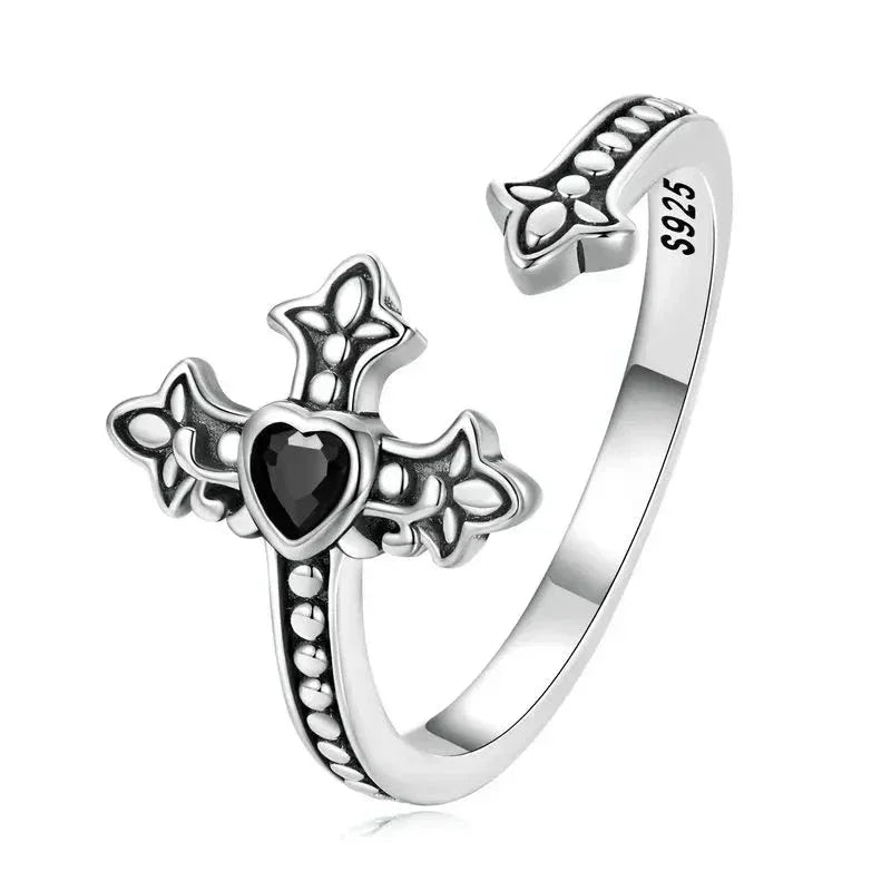 Anel Gothic Cross Ajustável em Prata 925 – Estilo Gótico e Sofisticação Atemporal - Sundian