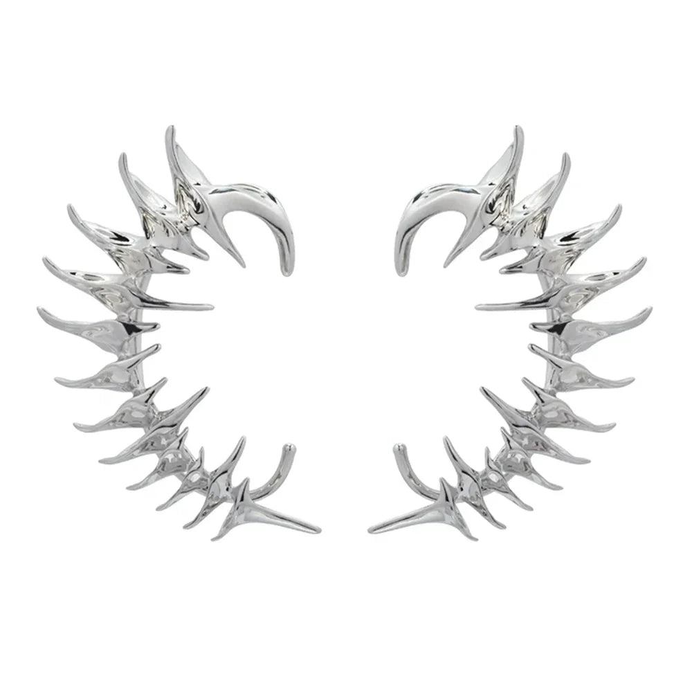 Par de pendientes punk con protección para las orejas y pinchos