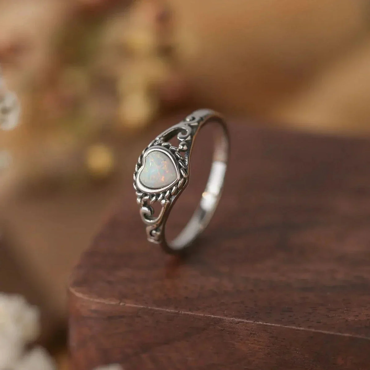 Anel Old Witch com Pedra da Lua em Prata 925 - Sundian