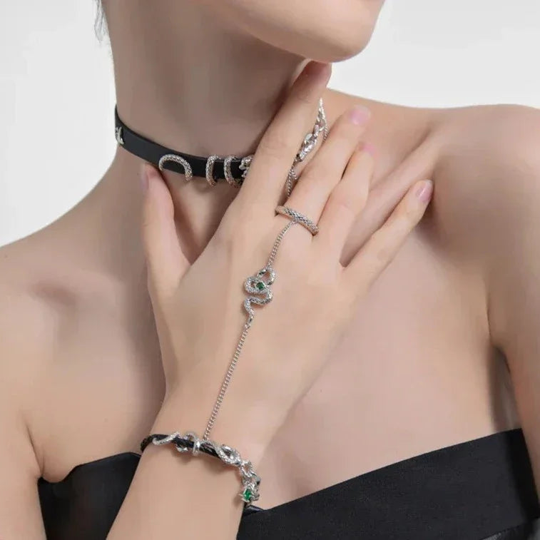Pulsera de mano de serpiente