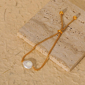 Pulsera de perla solitaria bañada en oro de 18 quilates