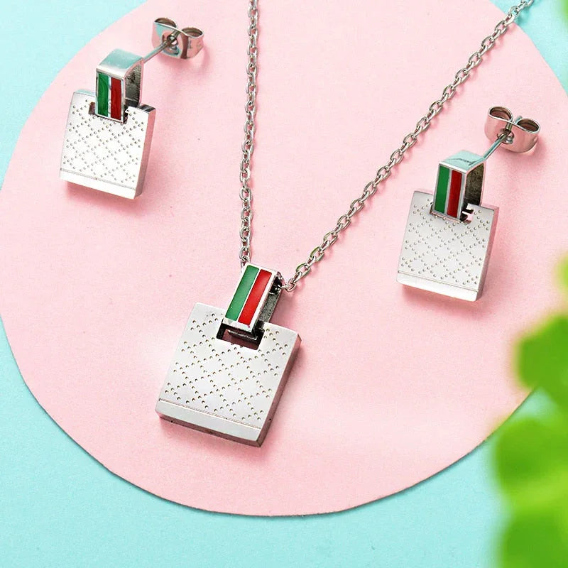Conjunto de collar y pendientes chapados en Firenzi