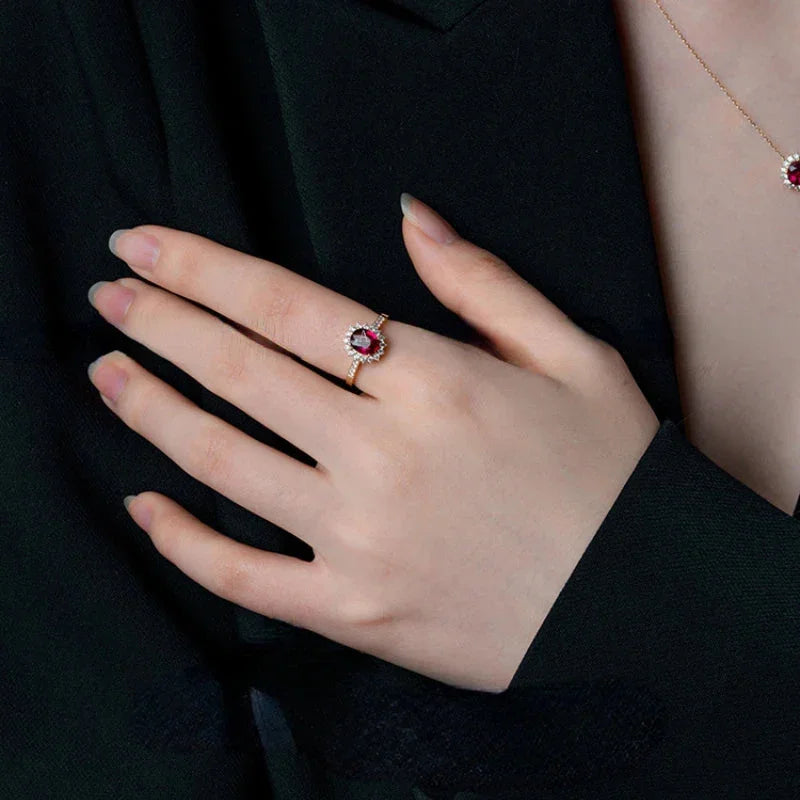 Anel Royal Red com Zircônias em Prata 925 banhado em OURO 18K - Sundian
