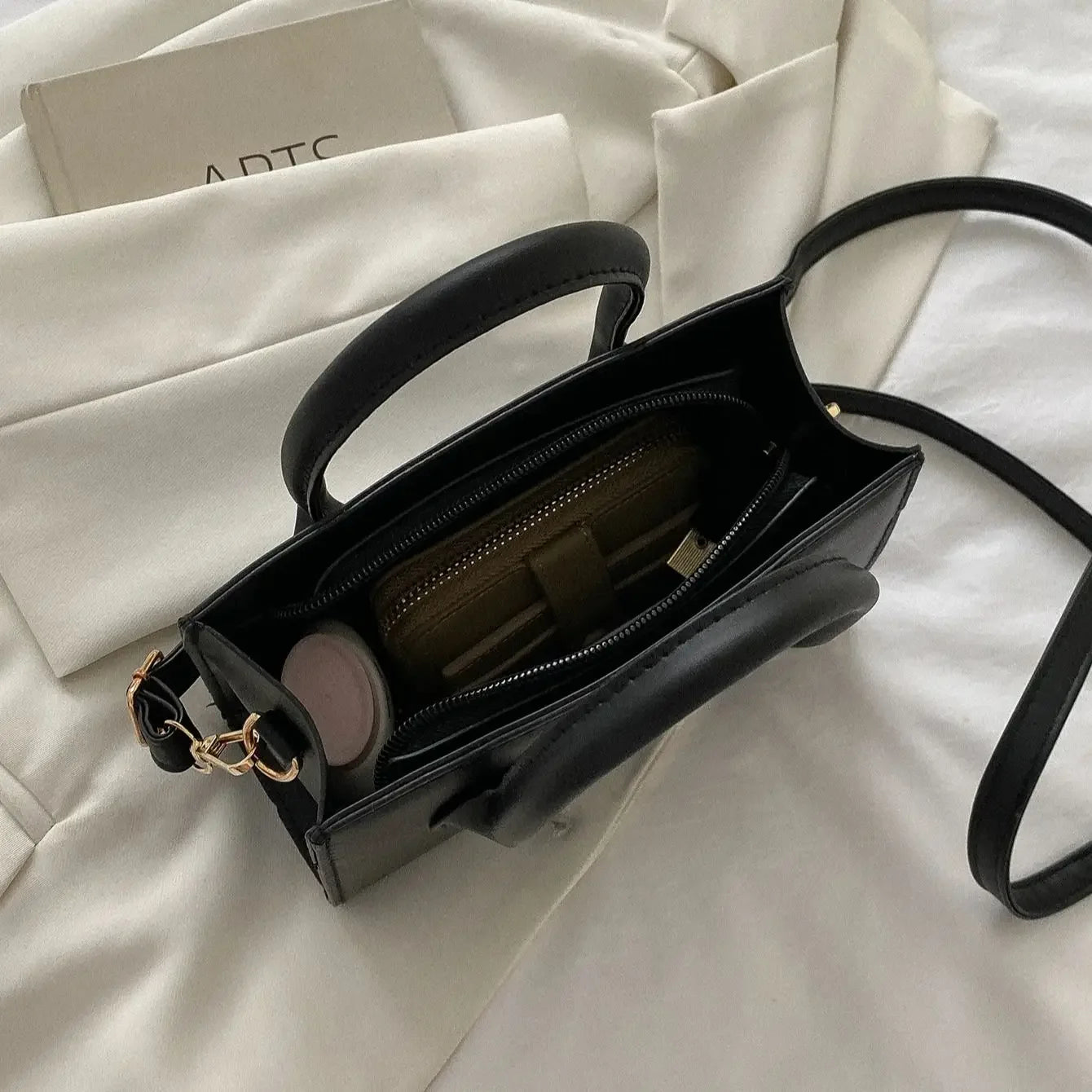 Bolsa de Mão e Tiracolo Luxuosa – Estilo, Elegância e Praticidade - Sundian