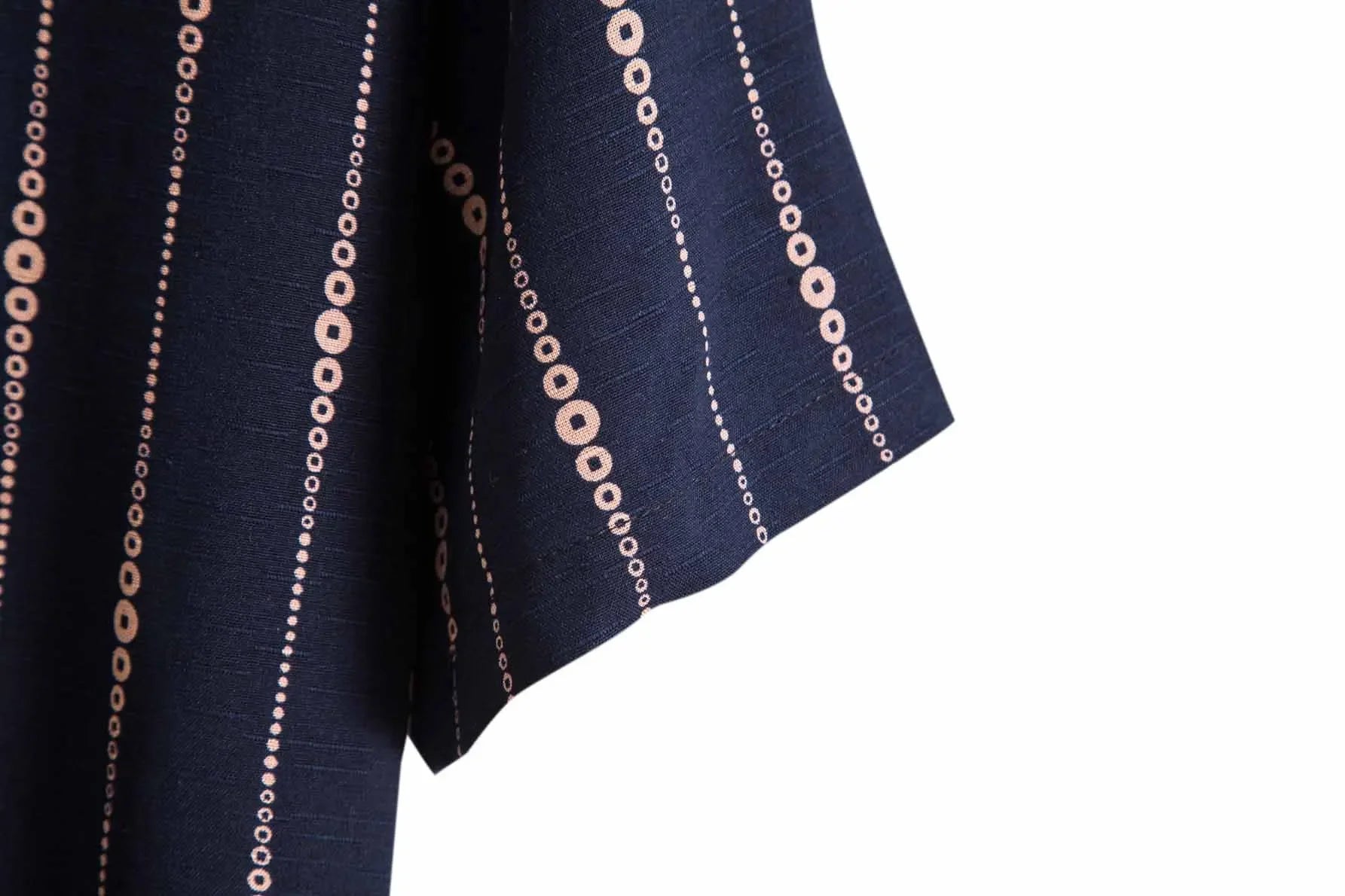 Camisa elegante Lotus: un look encantador para brillar 