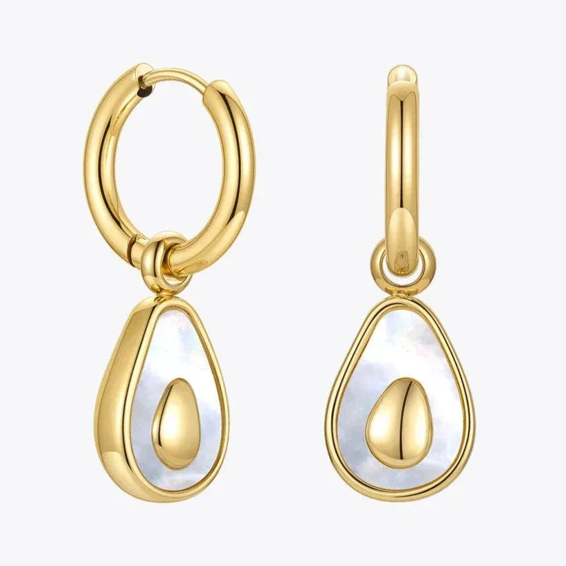 Par de pendientes de aguacate bañados en oro