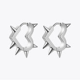 Par de pendientes de corazón punk en acero inoxidable