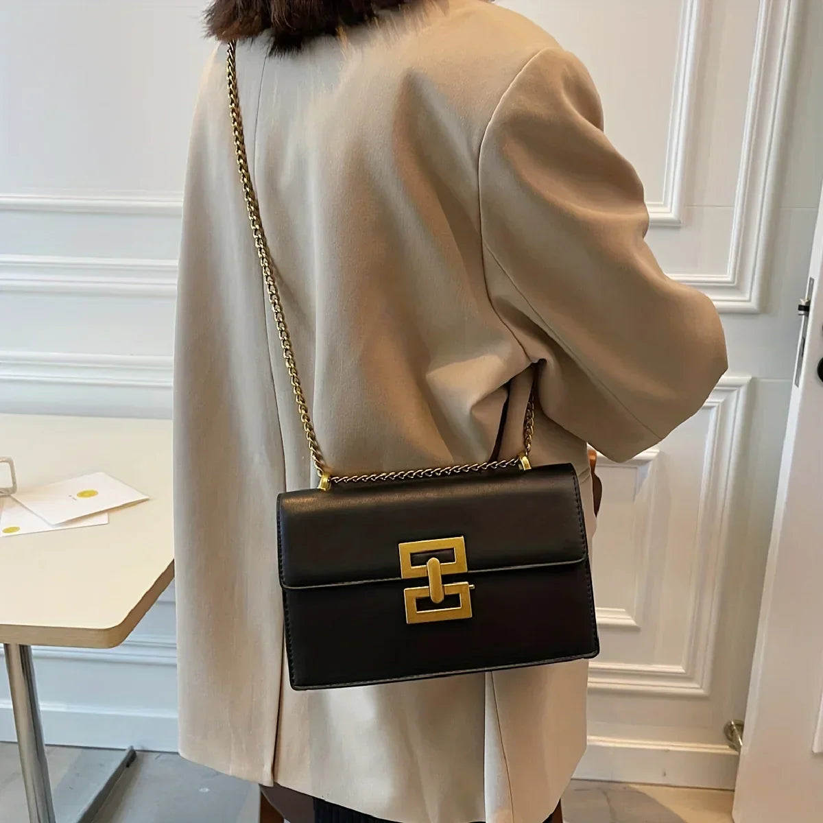 Bolsa Tiracolo Clássica Minimalista – Elegância Atemporal com Estilo