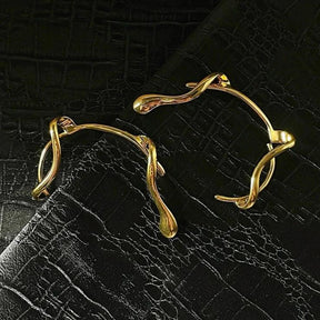Par de pendientes brillantes con protección para las orejas