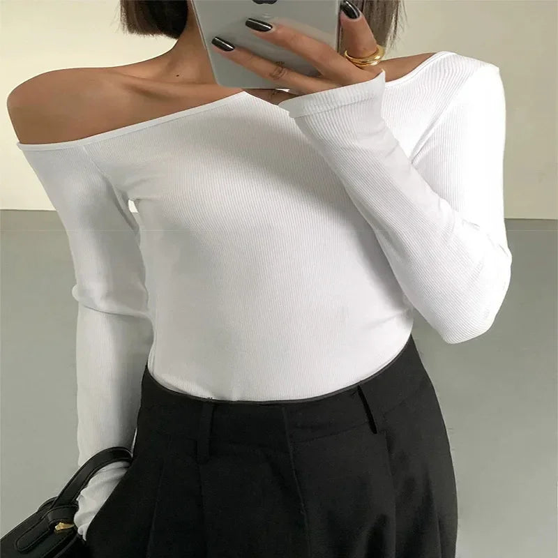 Blusa asimétrica de hombros caídos para mujer, corte entallado y mangas largas 
