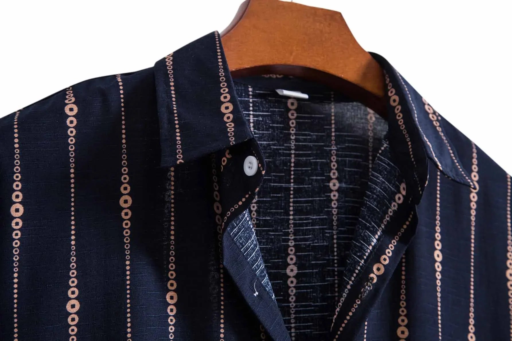 Camisa elegante Lotus: un look encantador para brillar 