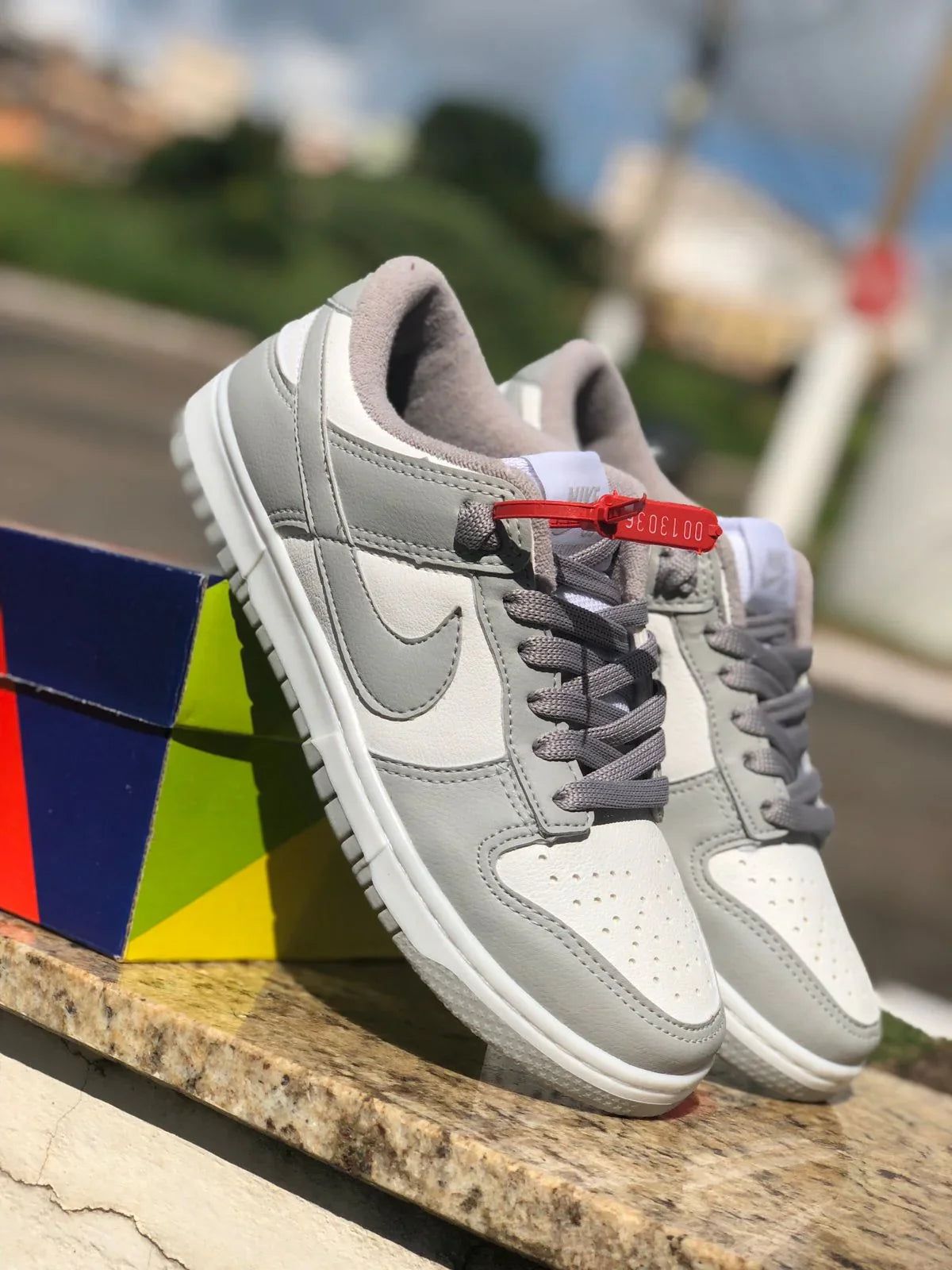 SB Dunk Low Blanco Gris Neutro Novo