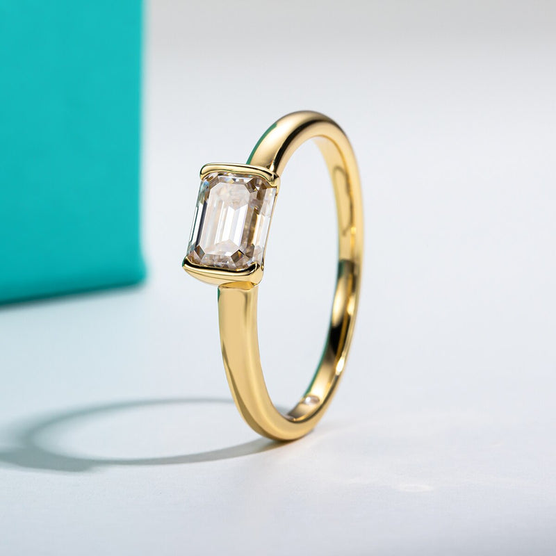 Anel Moissanite Esmeralda Gold